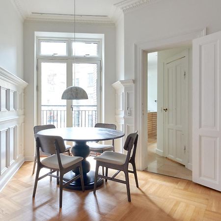 Spacious 3 Bedroom Manor Flat Next To Tivoli Копенгаген Экстерьер фото