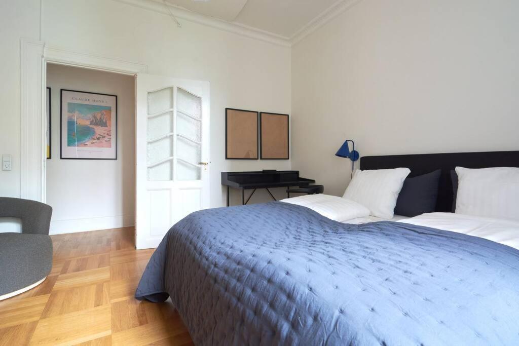 Spacious 3 Bedroom Manor Flat Next To Tivoli Копенгаген Экстерьер фото