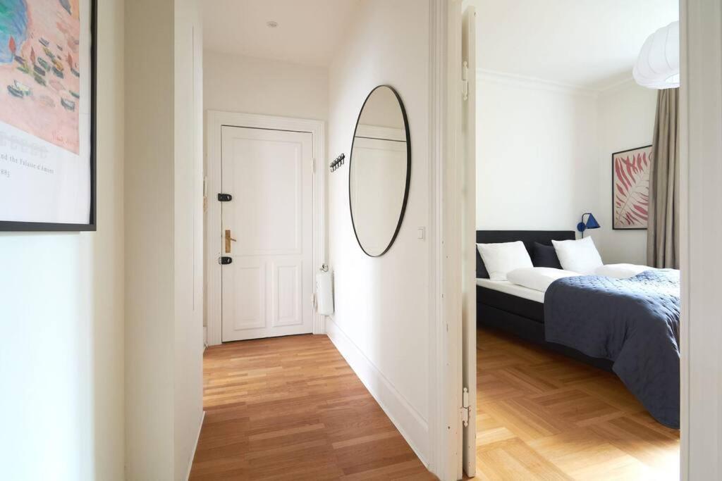Spacious 3 Bedroom Manor Flat Next To Tivoli Копенгаген Экстерьер фото
