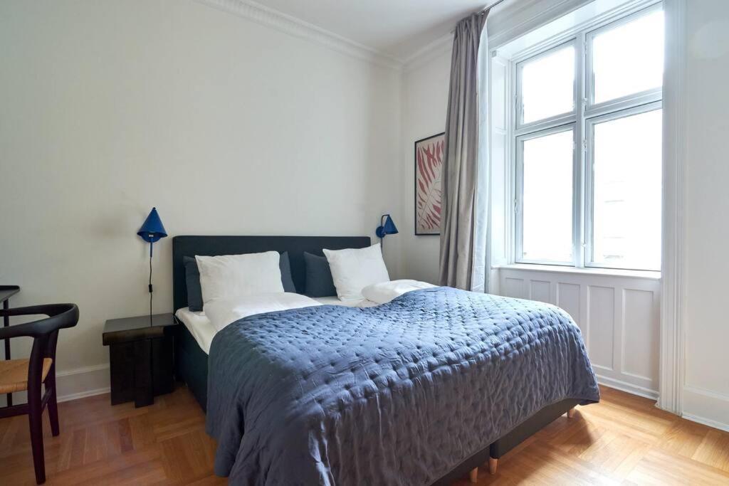 Spacious 3 Bedroom Manor Flat Next To Tivoli Копенгаген Экстерьер фото