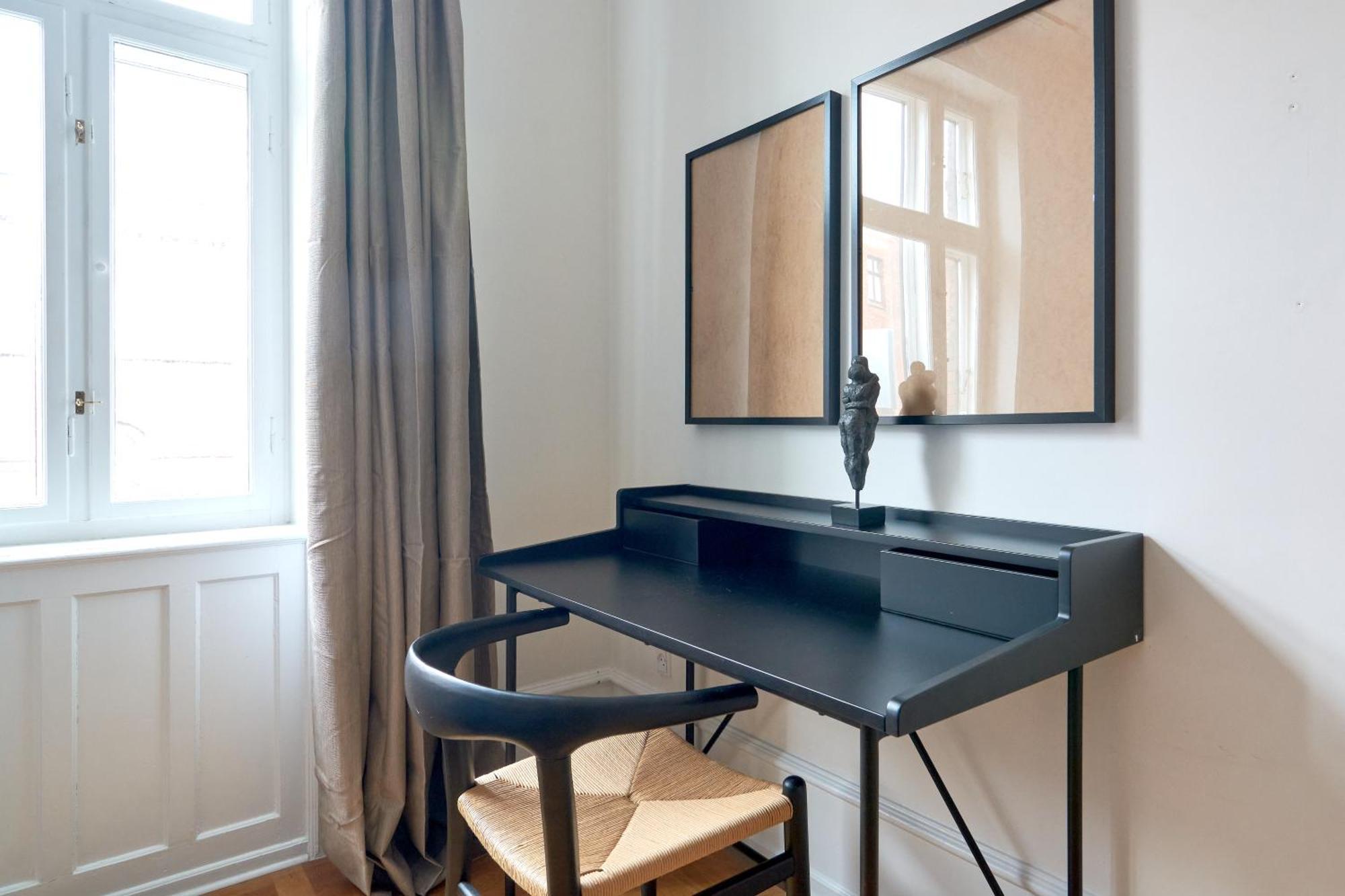 Spacious 3 Bedroom Manor Flat Next To Tivoli Копенгаген Экстерьер фото